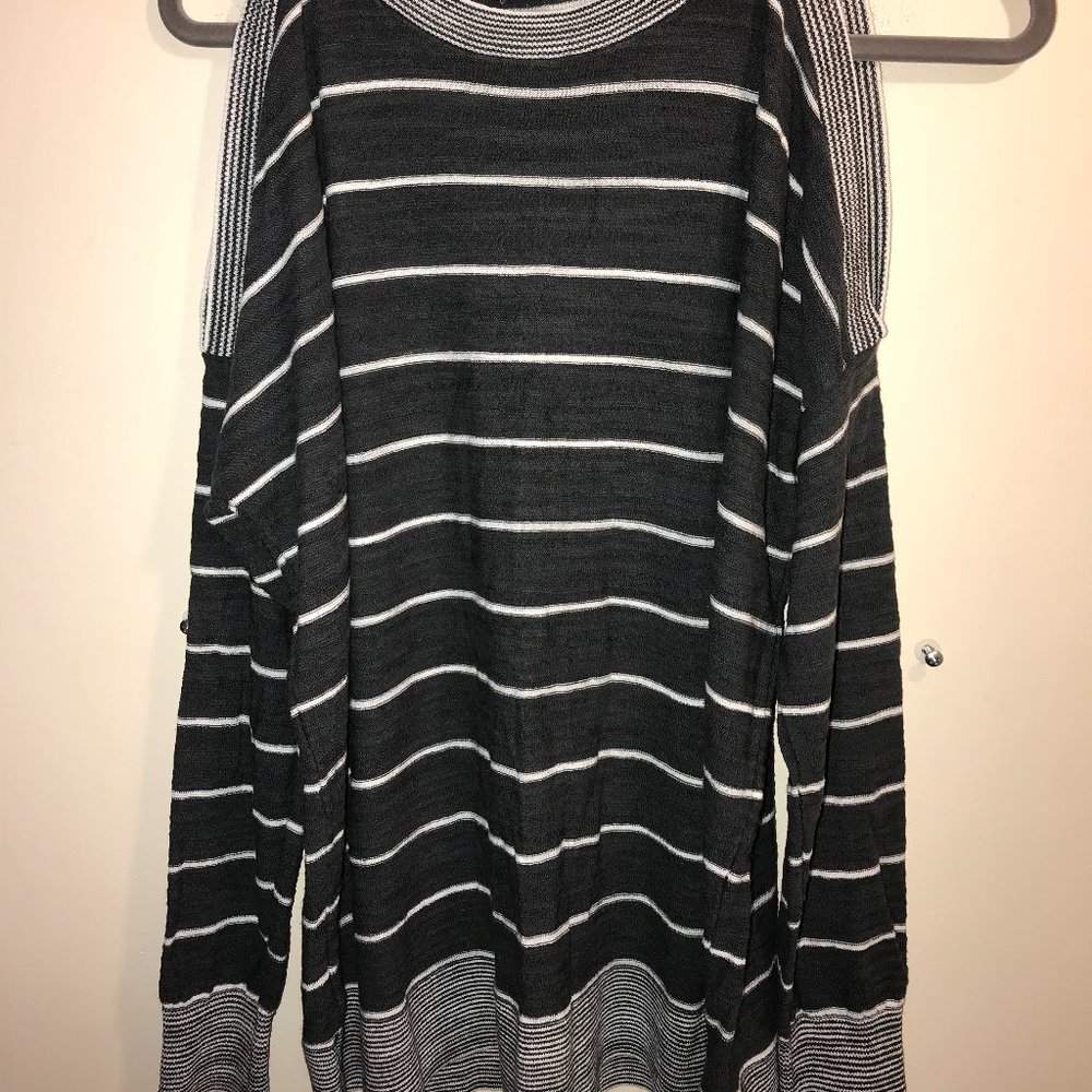 LOFT cold shoulder sweater - M